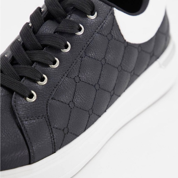 Sneakers - Picture 2 of 4